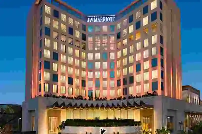 hotel jw marriott sahar escort